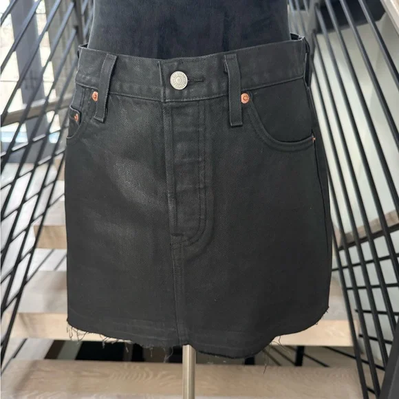 New Levi's Icon Black Leather look Mini Skirt size 25 - Picture 10 of 14